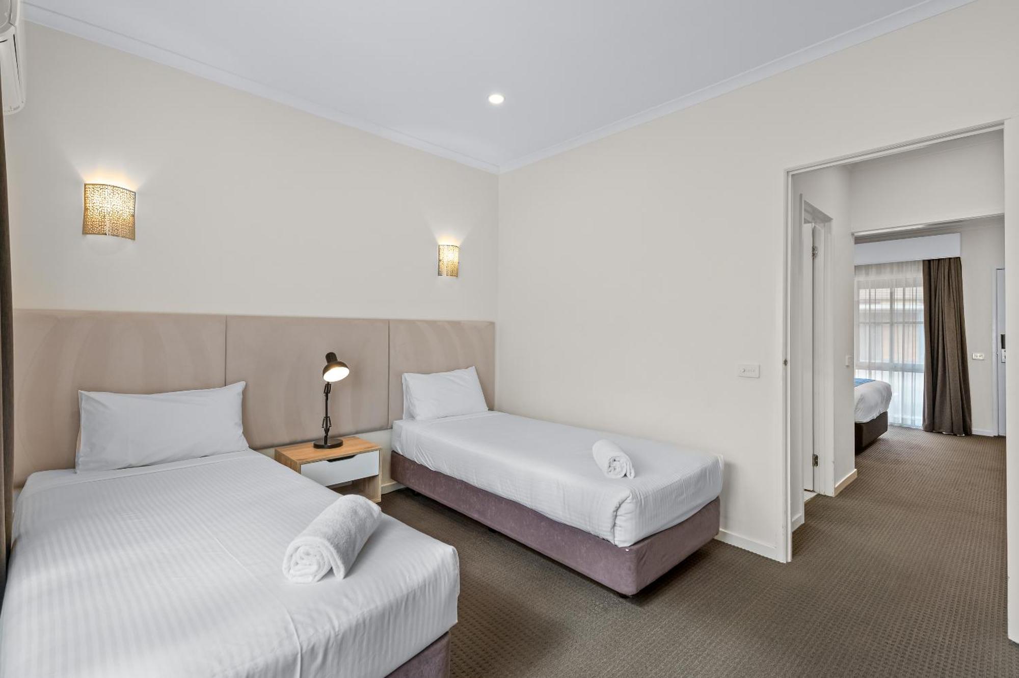Rowville International Hotel Екстериор снимка