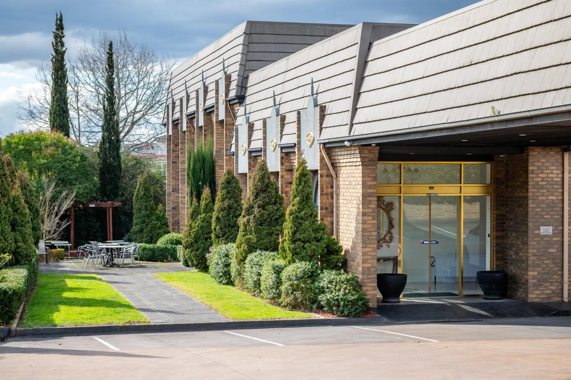 Rowville International Hotel Екстериор снимка